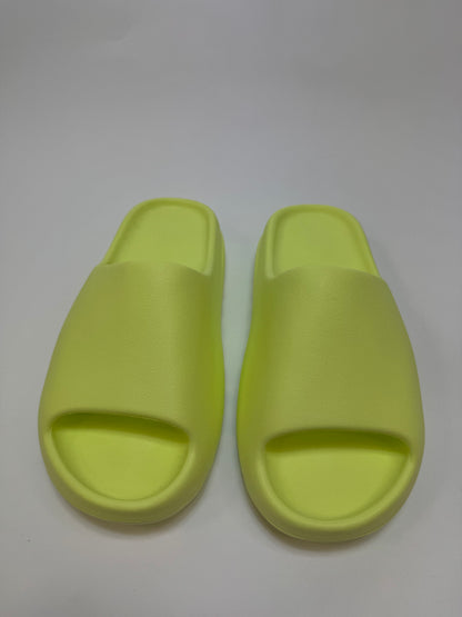 Nahaufnahme des Riemens – strukturierte Oberfläche mit feiner Textur in Glow Green